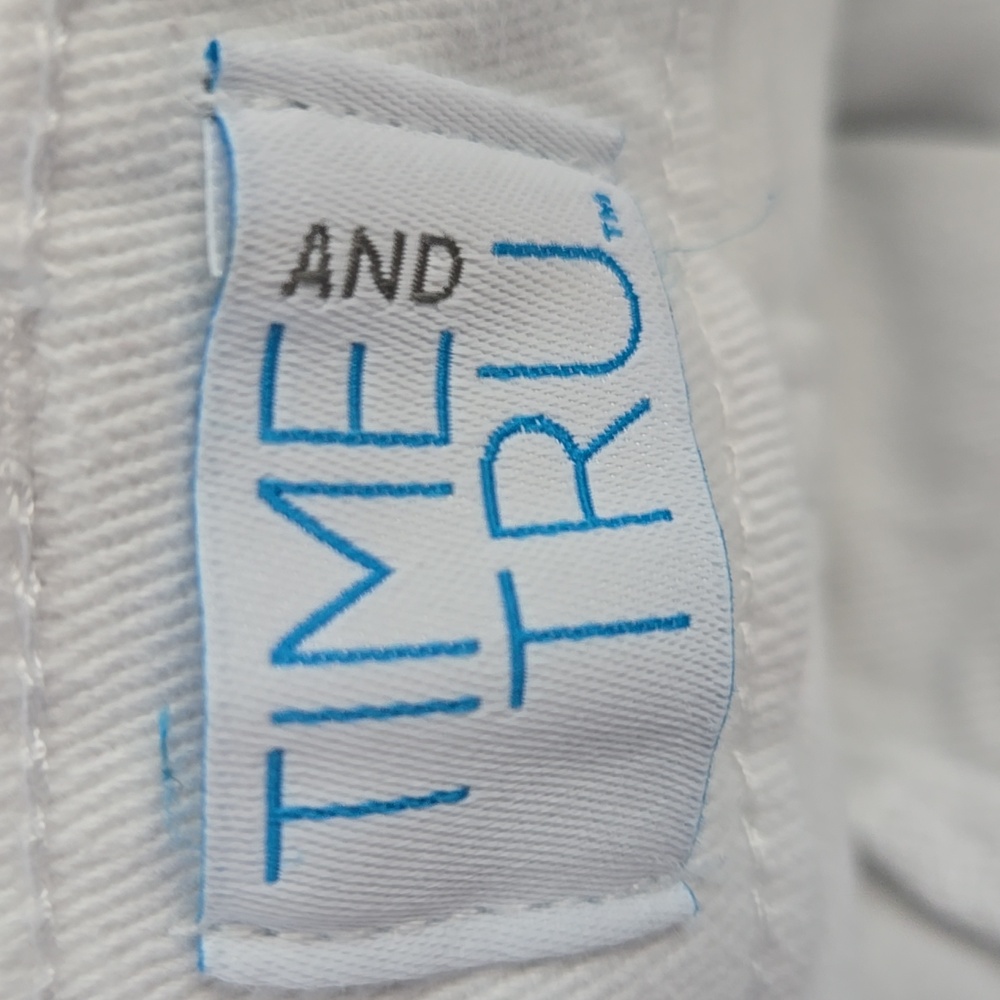 Time and Tru | High Rise Shorts White - Picture 3 of 4